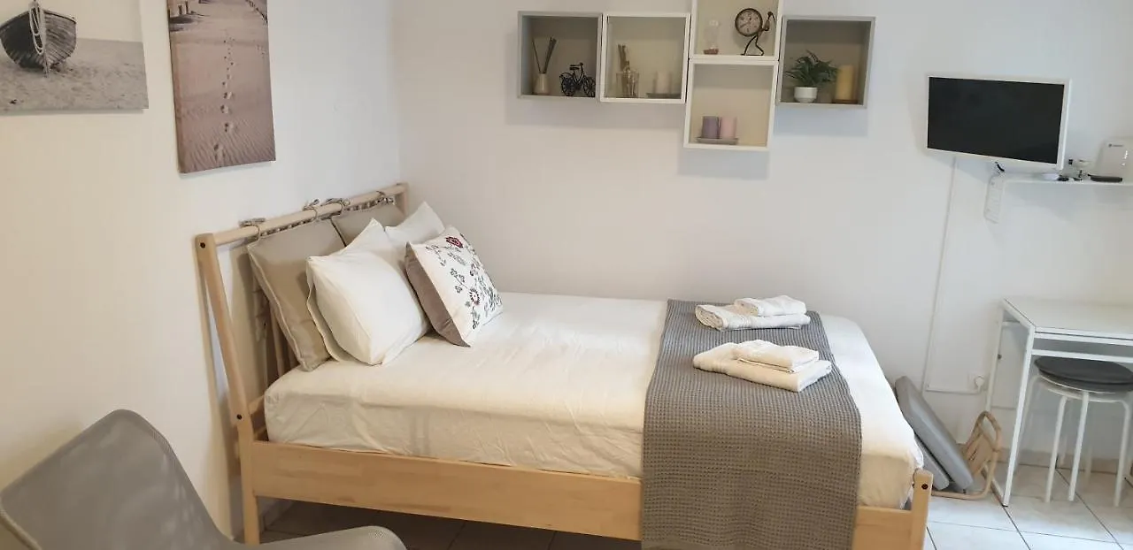 Appartamento La Playa Studio Best Location Close To The Beach & Center Platys Gialos  Grecia